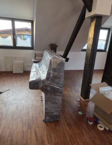 Klaviertransport Berlin sicher verpacktes Klavier durch Pinguin Umzüge